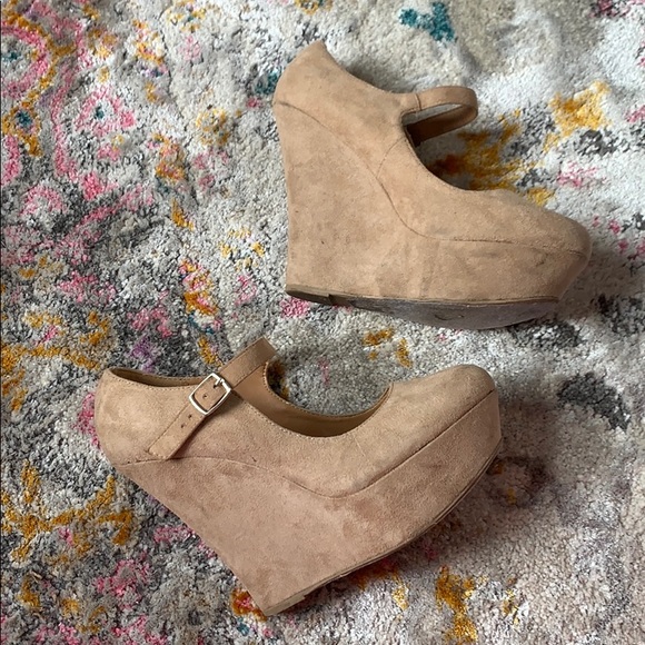 MOVING SALE- Faux Suede Wedges- Size 9? - Picture 3 of 6
